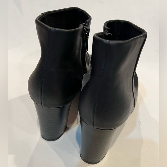 Easy Street Women's Breena Ankle Bootie - Picture 8 of 16